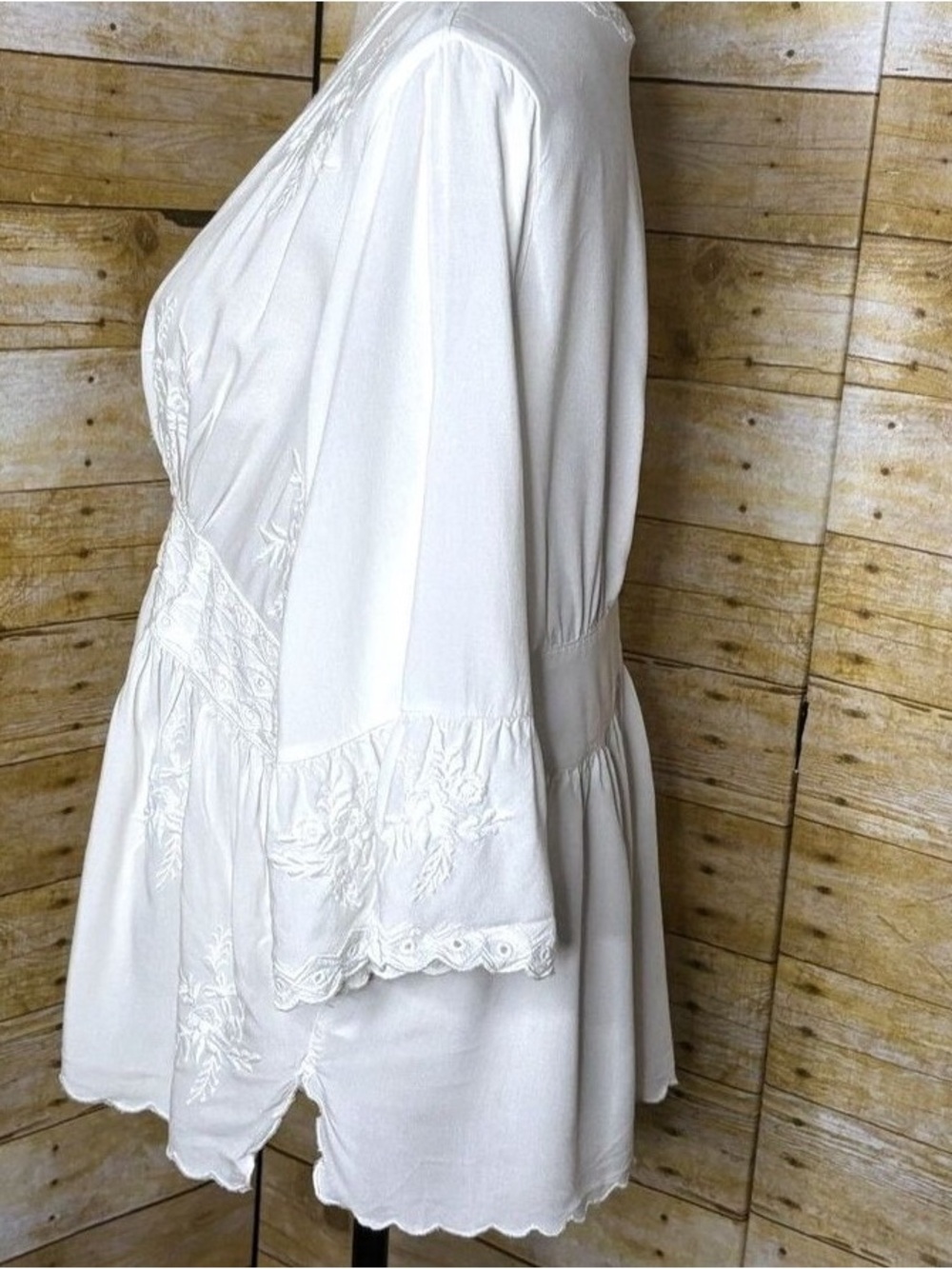 White Embroidered Lace-Trim Women's Robe - Picture 2 of 4